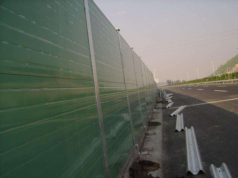 201807211532142573126948.jpg 直立型聲屏障3.jpg